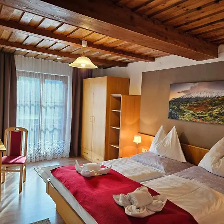 Gasthof-pension Alt Kirchheim Pensionat 3*
