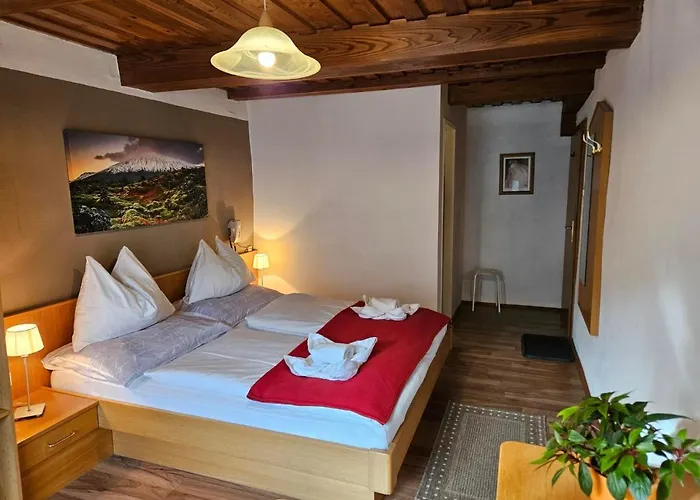 Gasthof-pension Alt Kirchheim Гостьовий будинок Бад-Кляйнкірхгайм