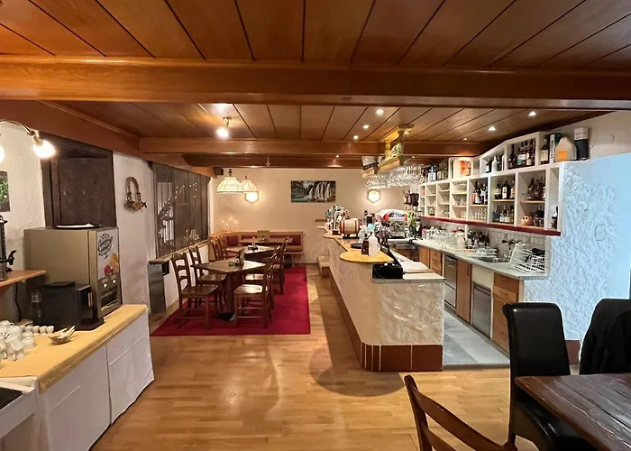 Гостьовий будинок Gasthof-pension Alt Kirchheim Бад-Кляйнкірхгайм