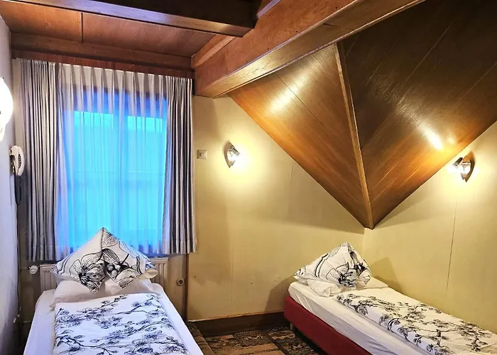 Gasthof-pension Alt Kirchheim Гостьовий будинок