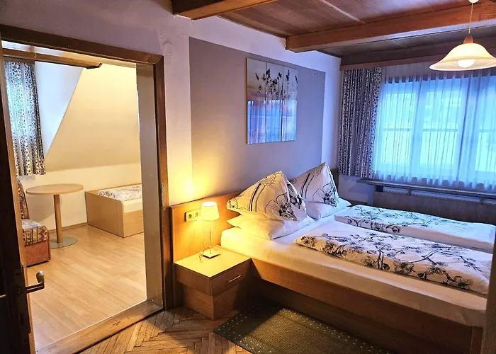 Gasthof-pension Alt Kirchheim Гостьовий будинок